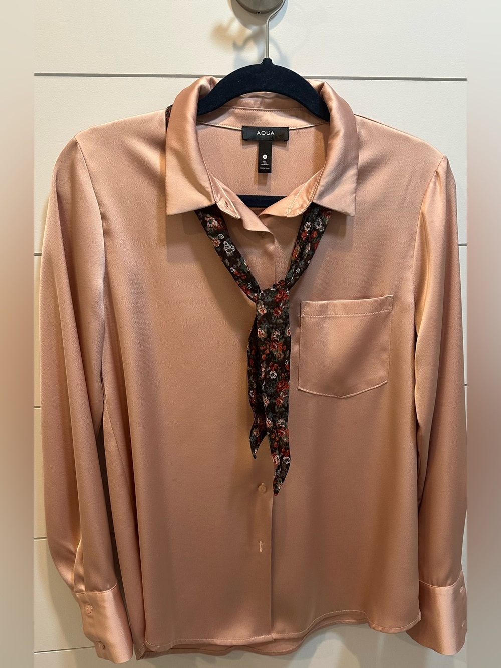 Aqua women’s Satin Button-Down Shirt in Rose Gold ..pristine condition size sm… - Picture 3 of 6